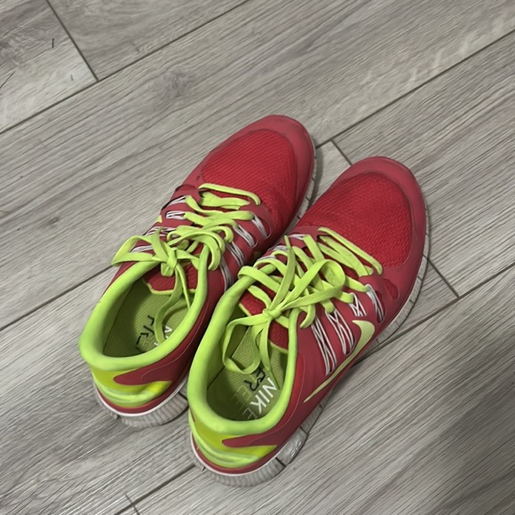 Nike Free in neon pink - Picture 2 of 3